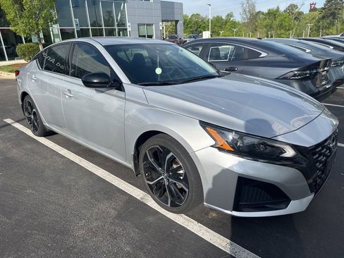 Certified 2023 Nissan Altima 2.5 SR image 3