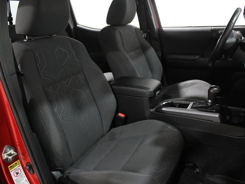 Used 2016 Toyota Tacoma TRD Sport image 16