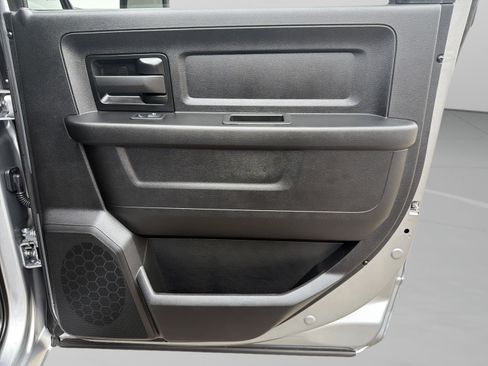 Used 2024 RAM 2500 Tradesman w/ Chrome Appearance Group image 25