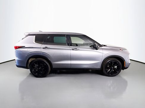 Used 2023 Mitsubishi Outlander SE image 11