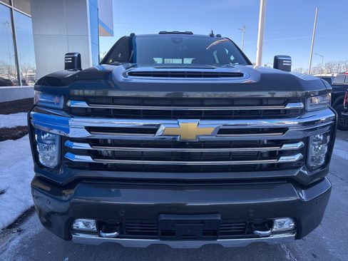 Used 2022 Chevrolet Silverado 3500 High Country w/ Z71 Off-Road Package image 3