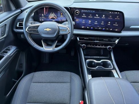 Certified 2025 Chevrolet Traverse LT w/ Driver Confidence Package FWD image 28