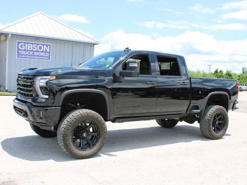 Used 2024 Chevrolet Silverado 2500 High Country w/ High Country Premium Package AWD/4WD image 5