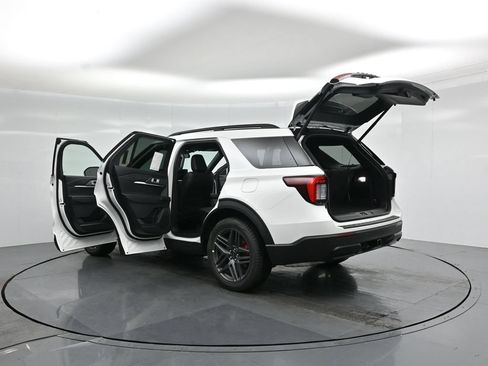 New 2026 Ford Explorer ST-Line RWD image 34