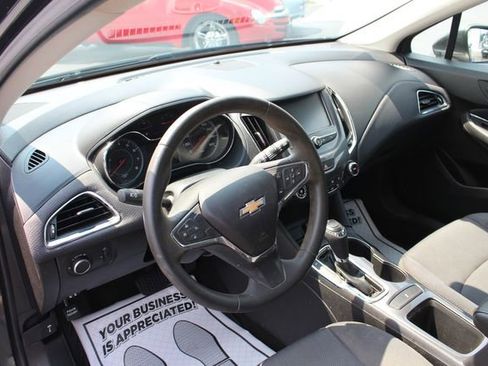 Used 2018 Chevrolet Cruze LT w/ Convenience Package image 17