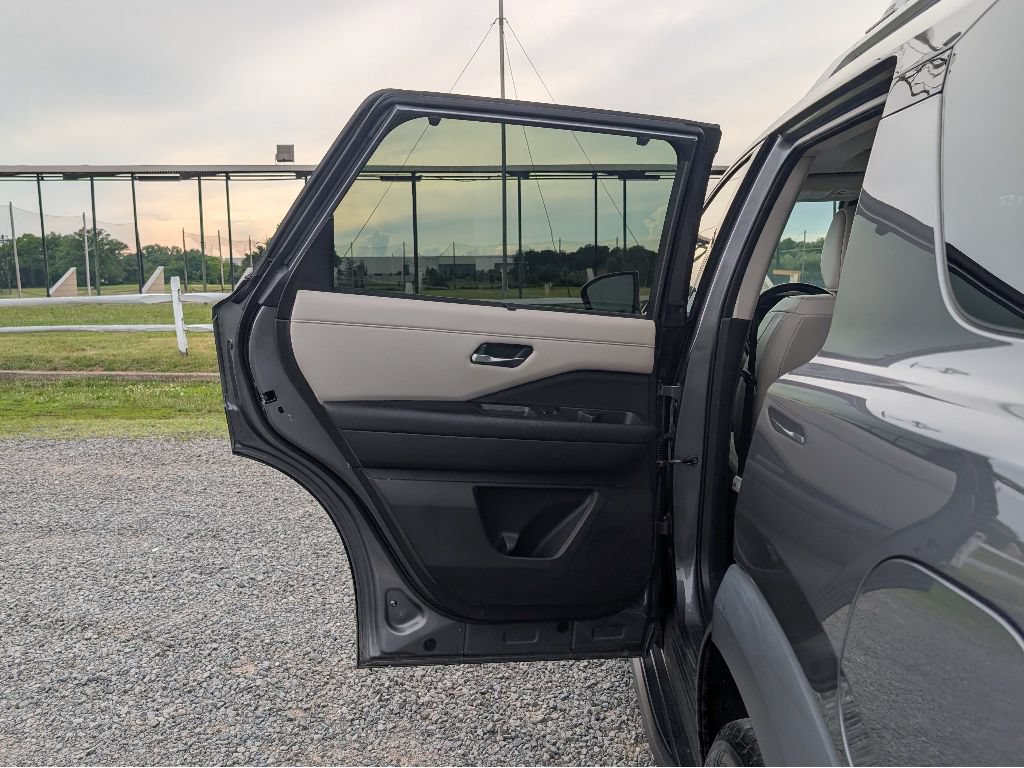 Used 2022 Nissan Pathfinder SL w/ SL Premium Package AWD/4WD image 11