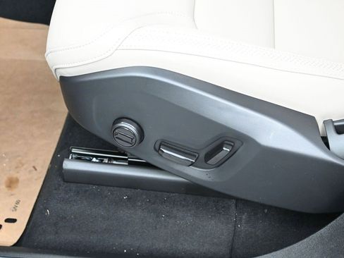 New 2025 Volvo XC90 T8 Core w/ Climate Package image 13