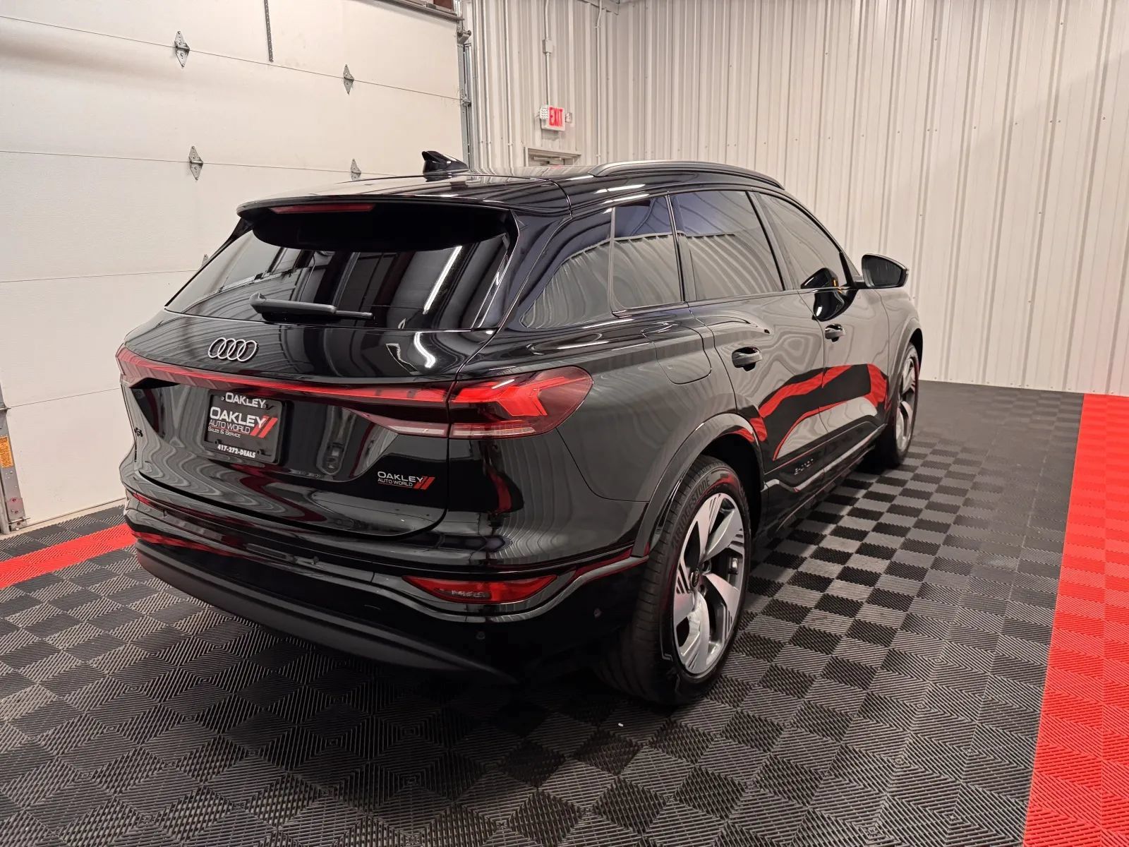 Used 2025 Audi Q6 e-tron Prestige w/ 20" Wheel Package AWD/4WD image 4