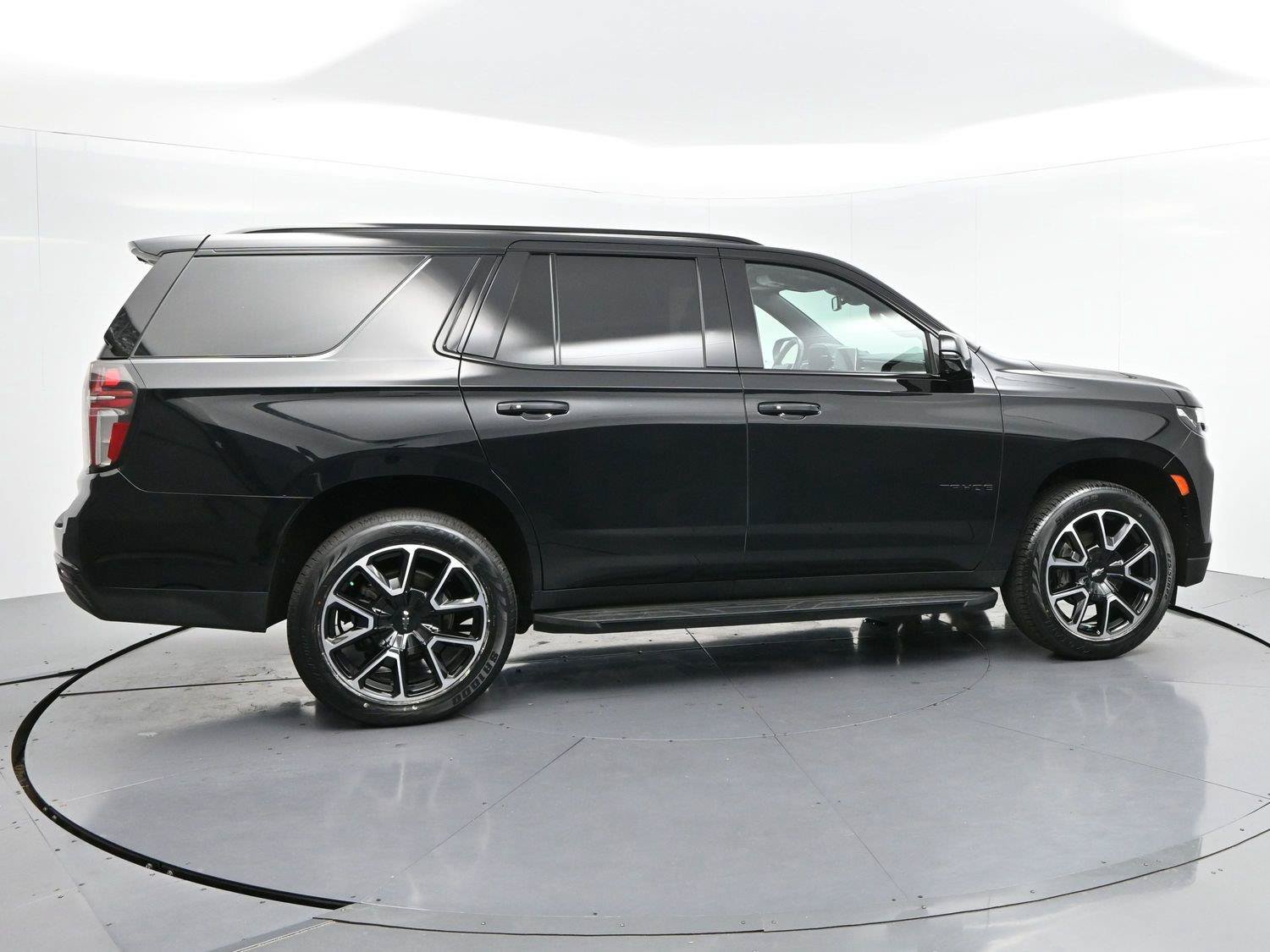 Used 2024 Chevrolet Tahoe RST w/ Luxury Package AWD/4WD image 8