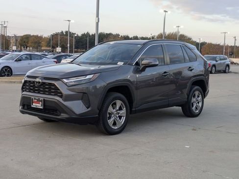 Used 2022 Toyota RAV4 XLE w/ Convenience Package image 9