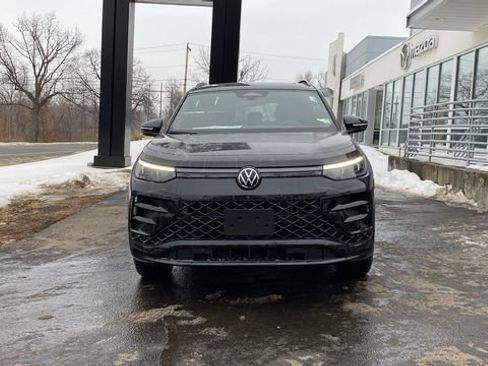 New 2026 Volkswagen Tiguan SE R-Line AWD/4WD image 2