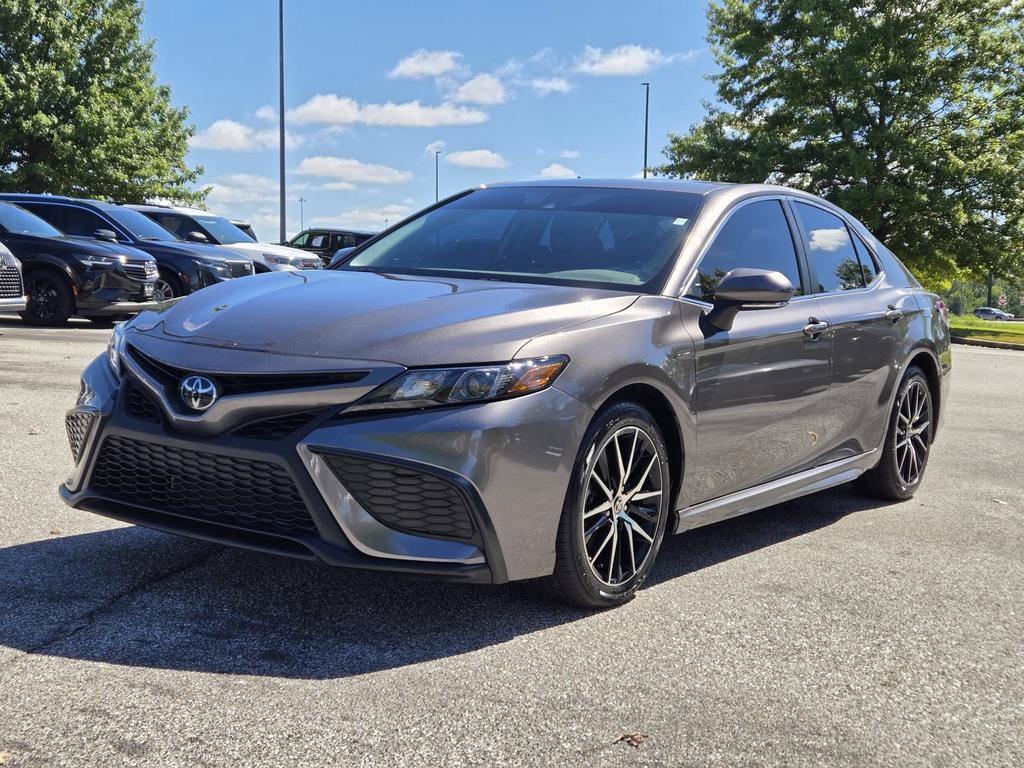 Used 2024 Toyota Camry SE FWD image 1