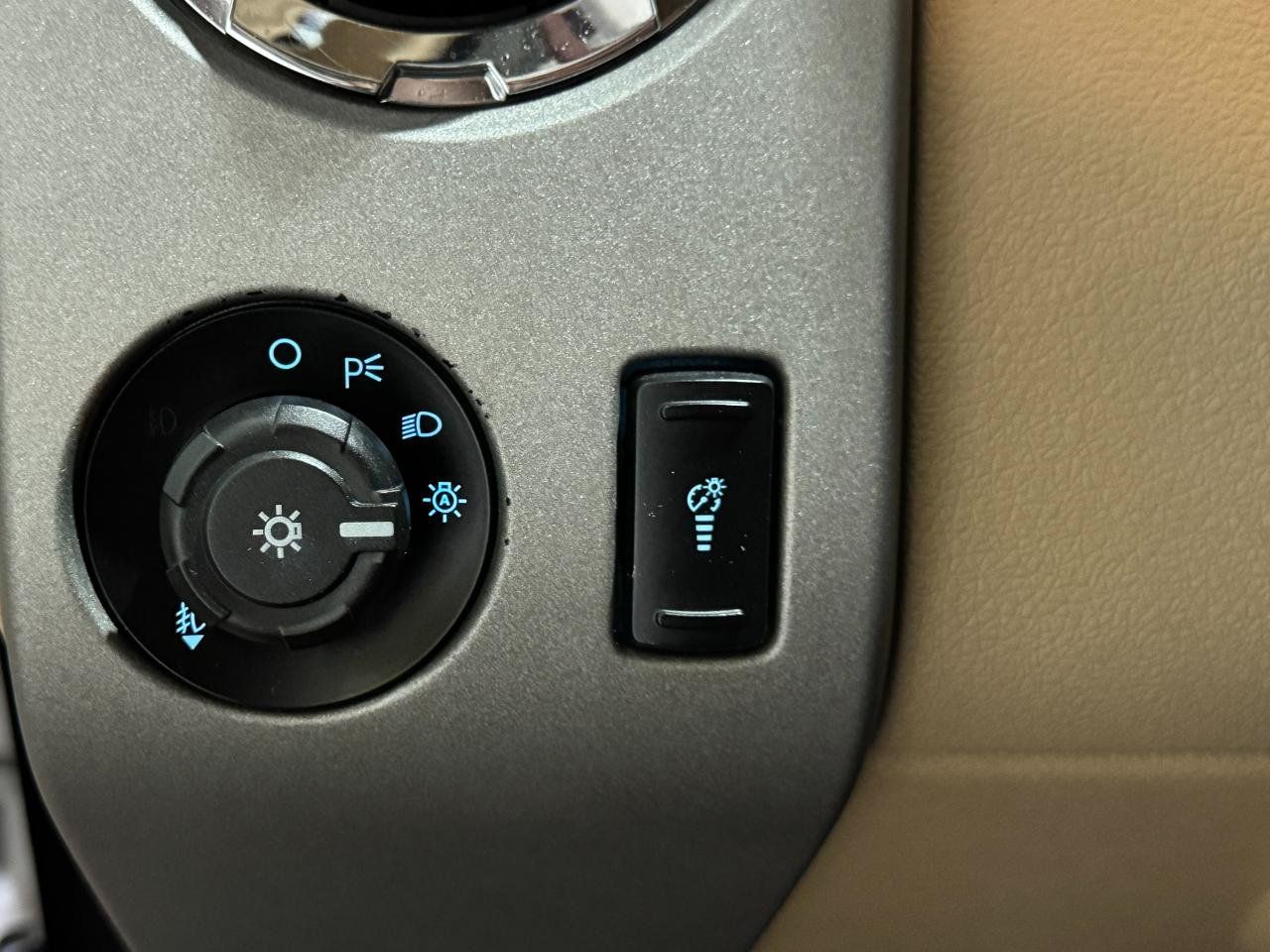 Used 2015 Ford F250 Lariat w/ Lariat Interior Package AWD/4WD image 19