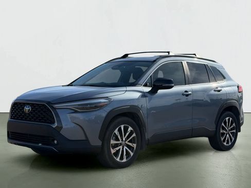 Used 2025 Toyota Corolla Cross XLE w/ Convenience Package image 2