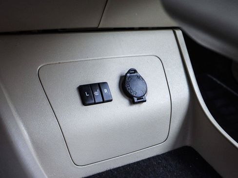 Used 2013 Toyota Prius Five w/ Advanced Technology Pkg FWD image 12