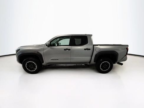 Certified 2024 Toyota Tacoma TRD Off-Road w/ TRD Off Road Upgrade Package AWD/4WD image 4