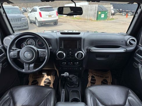 Used 2015 Jeep Wrangler Unlimited Sahara w/ Katzkin Premium Leather Group image 21
