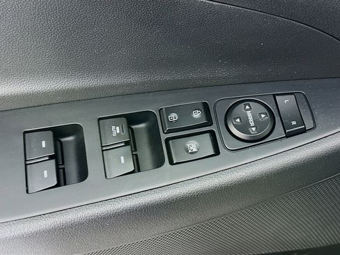Used 2020 Hyundai Tucson Value FWD image 15