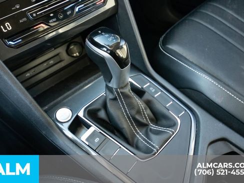 Used 2024 Volkswagen Tiguan SE image 18