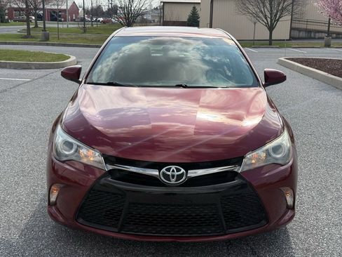 Used 2016 Toyota Camry SE image 2