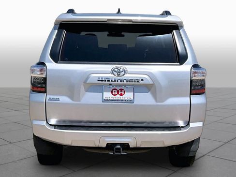 Used 2019 Toyota 4Runner SR5 AWD/4WD image 5