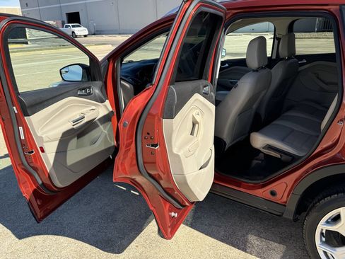 Used 2019 Ford Escape Titanium image 18