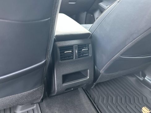 Used 2025 Mitsubishi Outlander SE FWD image 25