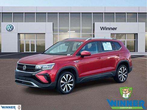 Used 2022 Volkswagen Taos SE image 1
