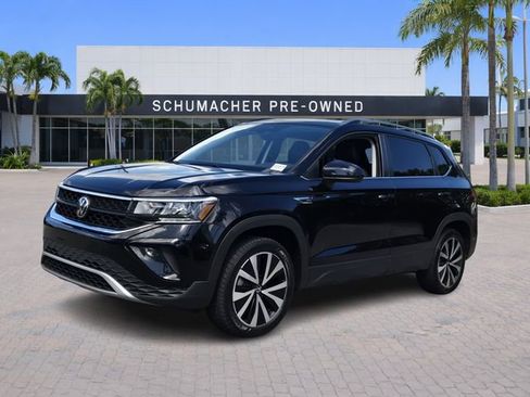 Certified 2024 Volkswagen Taos SE image 3