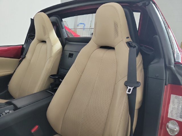 Used 2020 MAZDA MX-5 Miata RF Grand Touring RWD image 18