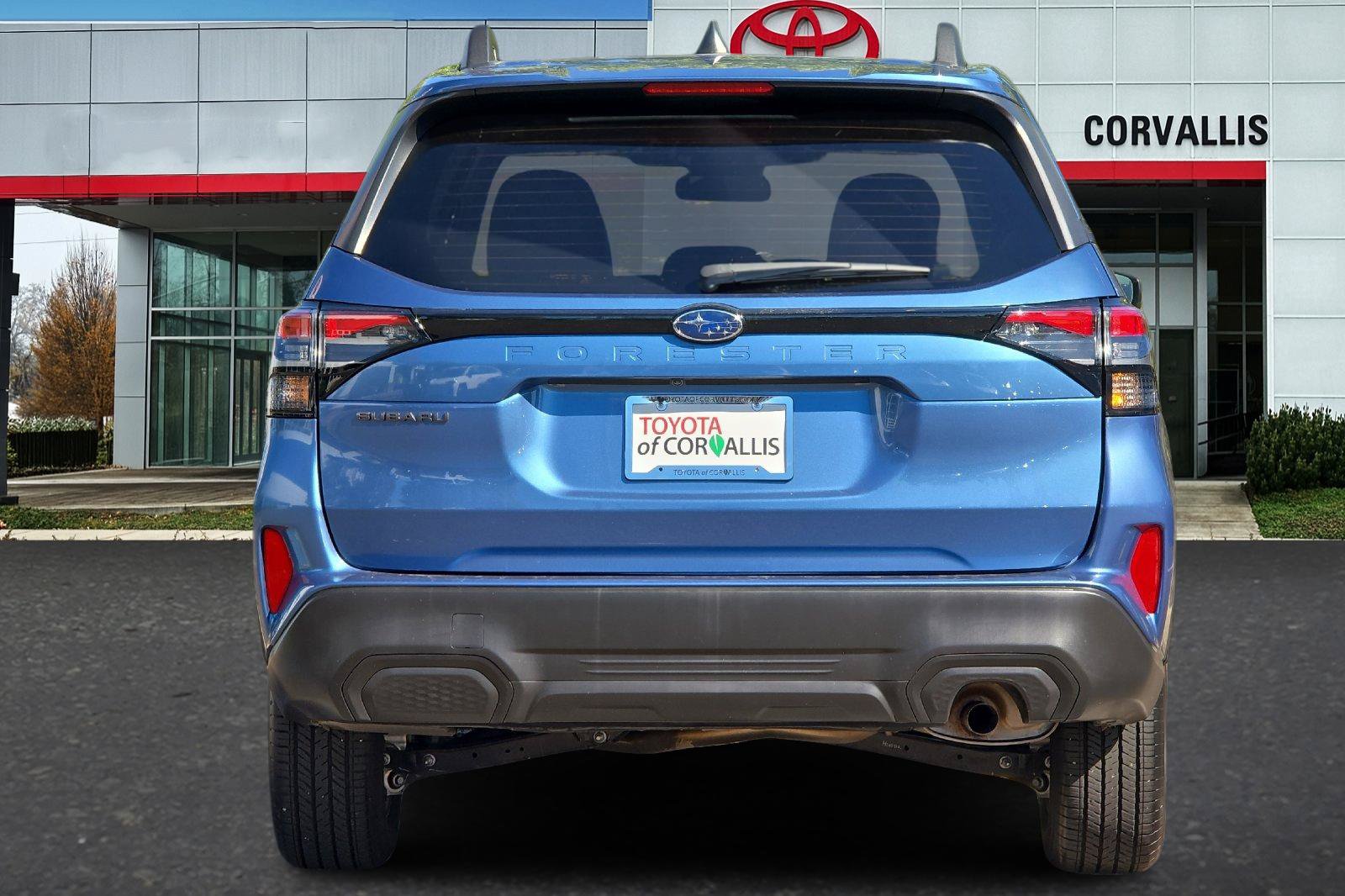 Used 2025 Subaru Forester Premium AWD/4WD image 5