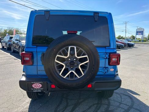 Used 2025 Jeep Wrangler Unlimited Sahara w/ Safety Group AWD/4WD image 6