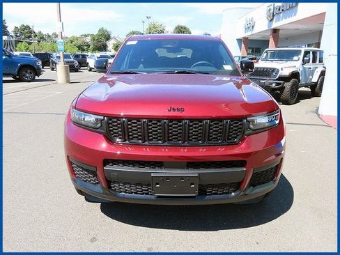 New 2025 Jeep Grand Cherokee L Altitude image 3