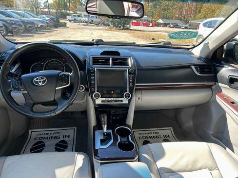 Used 2012 Toyota Camry XLE image 12