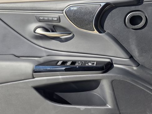 Used 2024 Lexus ES 300h F Sport image 21