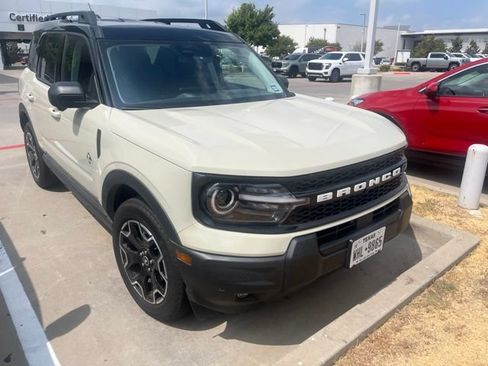 Used 2025 Ford Bronco Sport Outer Banks w/ Outer Banks Tech Package+ AWD/4WD image 2