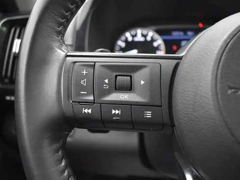 Used 2024 Nissan Pathfinder SV FWD image 23