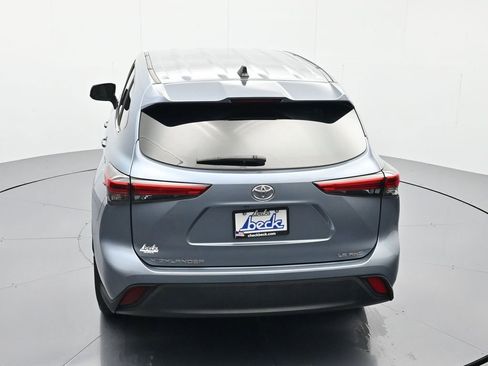 Used 2023 Toyota Highlander LE AWD/4WD image 33