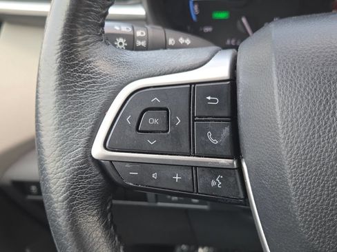 Used 2024 Toyota Sienna XLE FWD image 19
