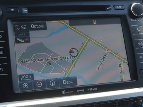 Used 2018 Toyota Highlander SE FWD image 7