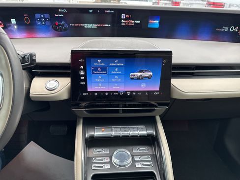 Used 2024 Lincoln Nautilus Premier w/ Equipment Group 102A image 5