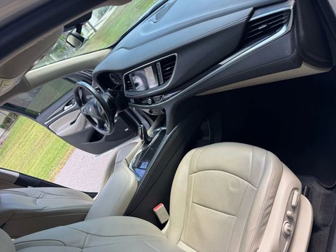 Used 2020 Buick Enclave Essence w/ Sport Touring Edition image 10