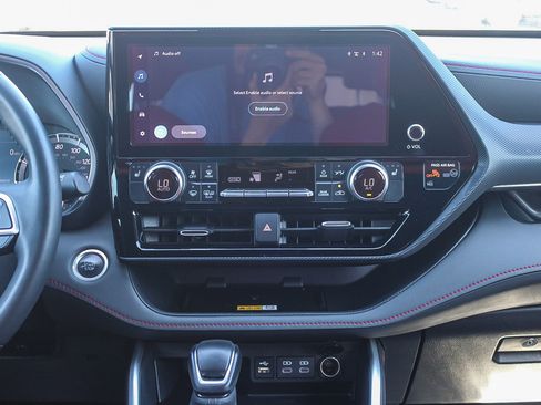 Certified 2024 Toyota Highlander XSE image 14