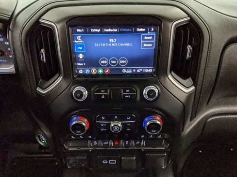 Used 2021 GMC Sierra 1500 AT4 w/ Off-Road Performance Package image 9