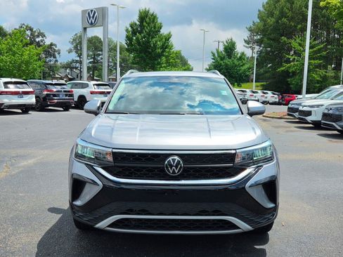 Certified 2023 Volkswagen Taos SE w/ Panoramic Sunroof Package FWD image 9