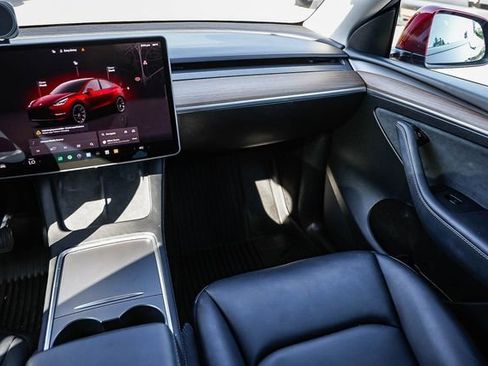 Used 2024 Tesla Model Y Long Range image 18