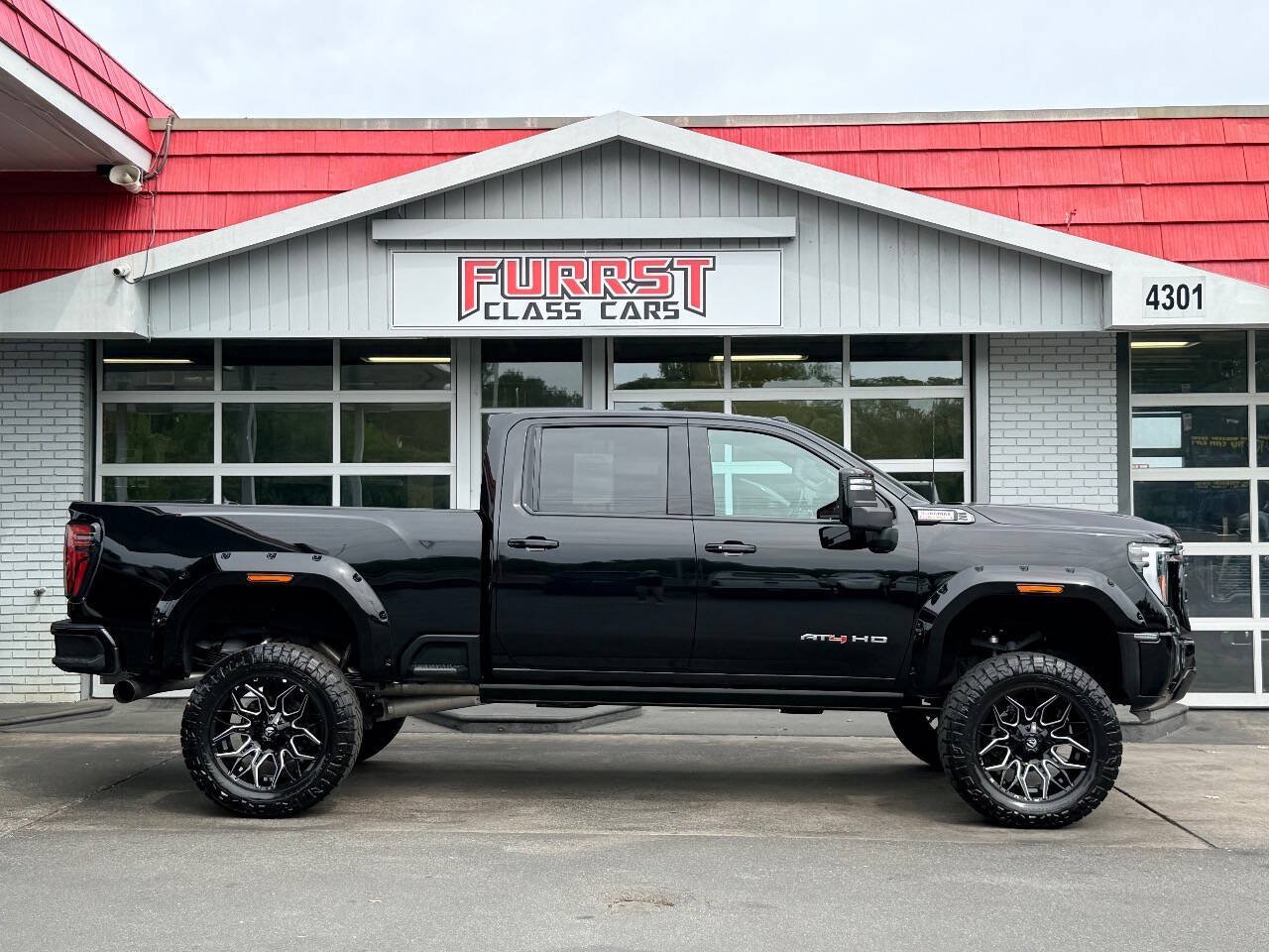 Used 2024 GMC Sierra 2500 AT4 w/ AT4 Premium Plus Package AWD/4WD image 2