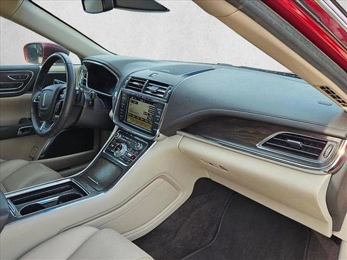 Used 2018 Lincoln Continental Select w/ Continental Climate Package image 19