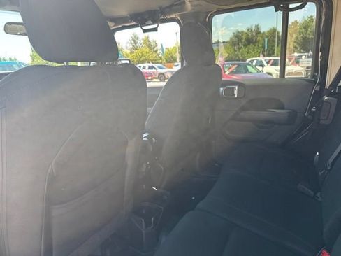 Used 2019 Jeep Wrangler Unlimited Sahara AWD/4WD image 11