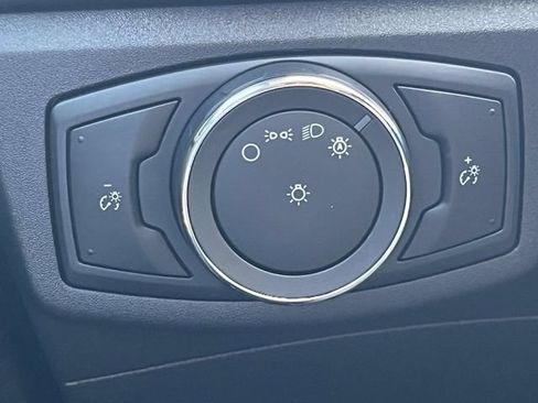 Used 2018 Ford Fusion SE w/ Fusion SE Technology Package FWD image 32